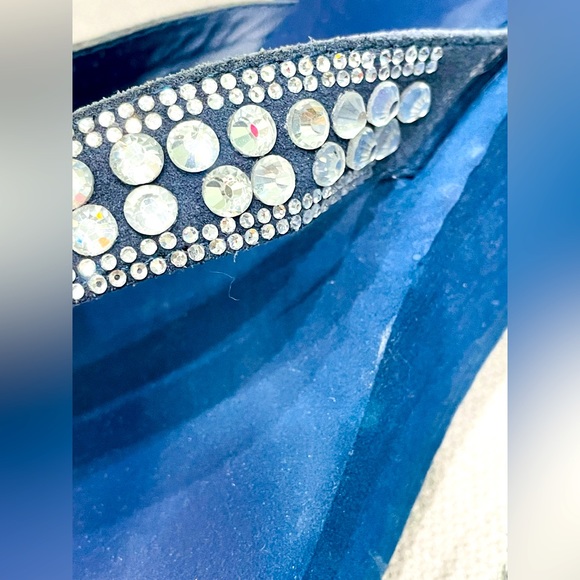 Blue Sandal Yellow Box Size 8 black small platform Used good condition - Picture 2 of 4